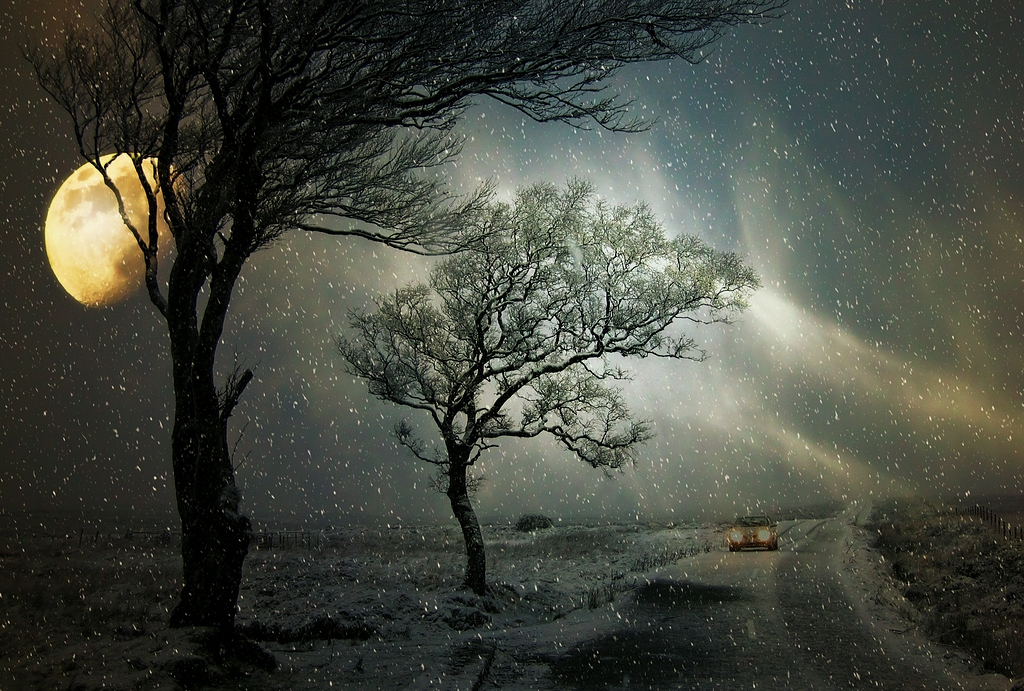 冬天 降雪 道路 汽车 寒冬 雪 车道 月球 聚光灯 月光 阴沉 雪景 景观