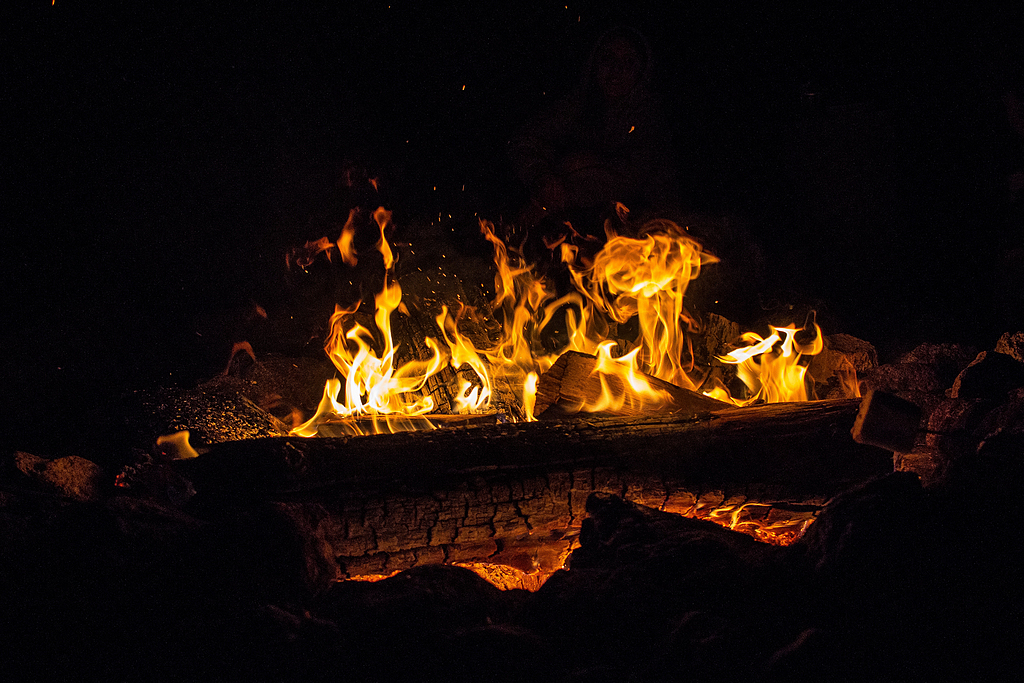 火,壁炉,火焰,原木,户外,燃烧,黑暗,篝火,木材,凉爽,遮蔽,温暖,孤独