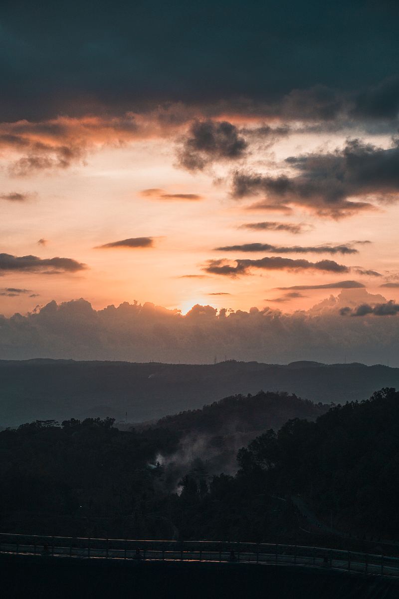 山与太阳