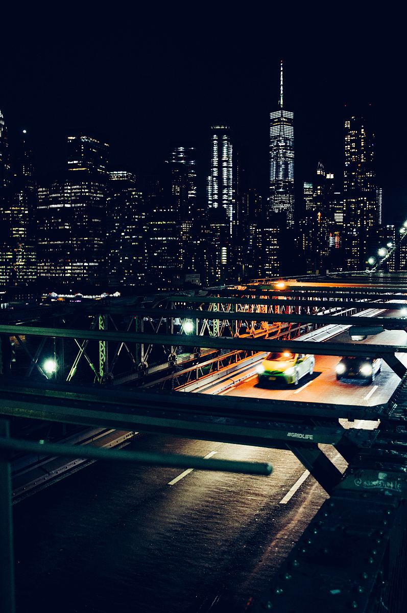 汽车,桥梁,建筑和夜景房