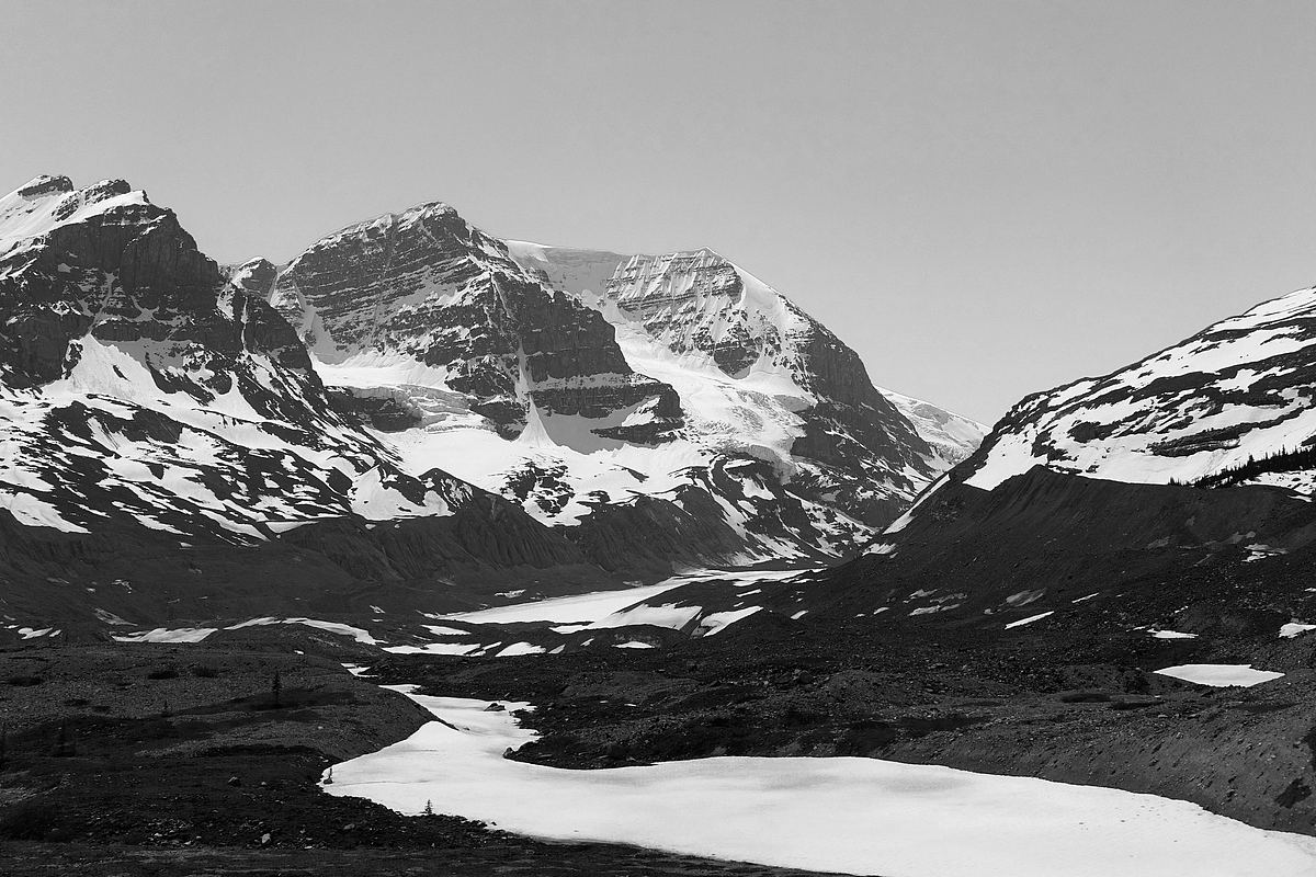 山峰雪景