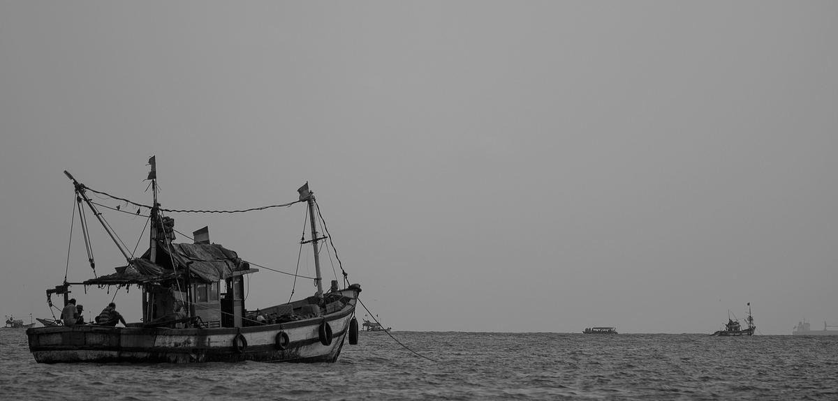 果阿,海,船,黑白高清