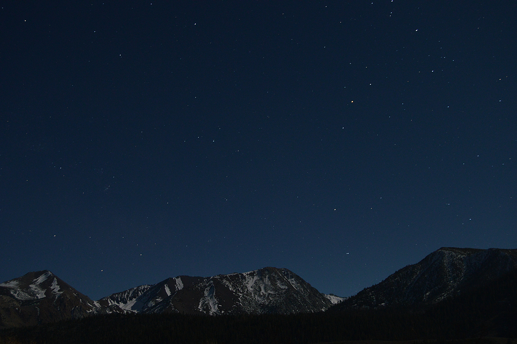 大山里的夜景图片图片