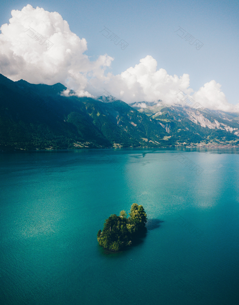 湖中小岛