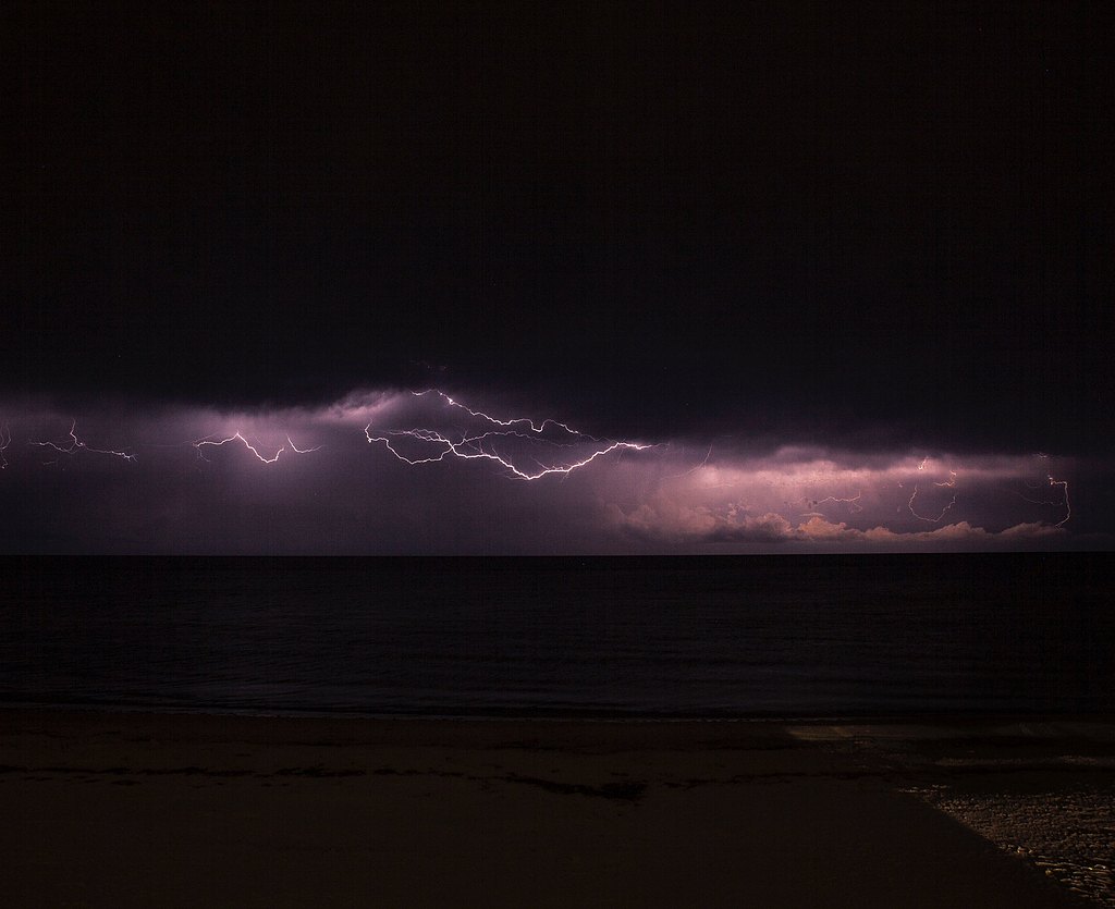 夜晚大海