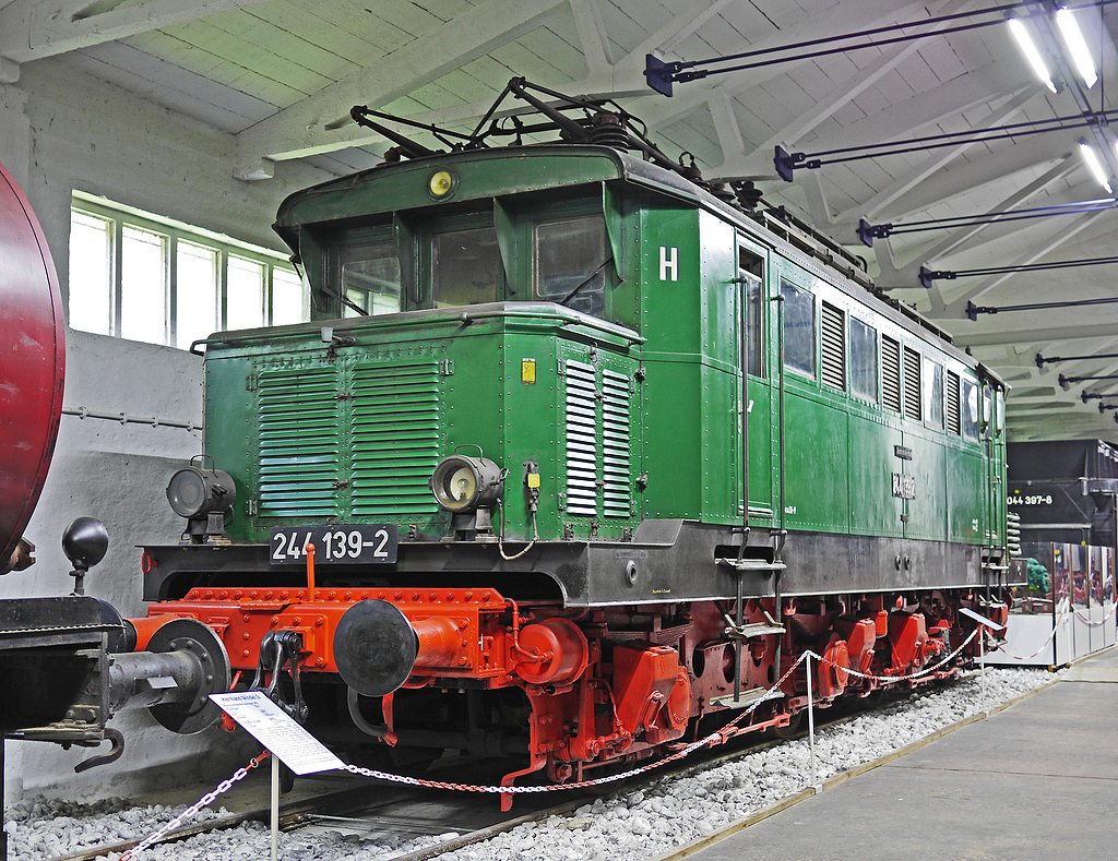 电力机车 里程碑 德国reichsbahn 普遍的机车 e44 火车 电机 铁路 的