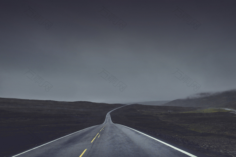 阴天下的道路摄影