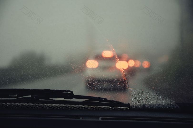 挡风玻璃光线雨水及挡风玻璃房