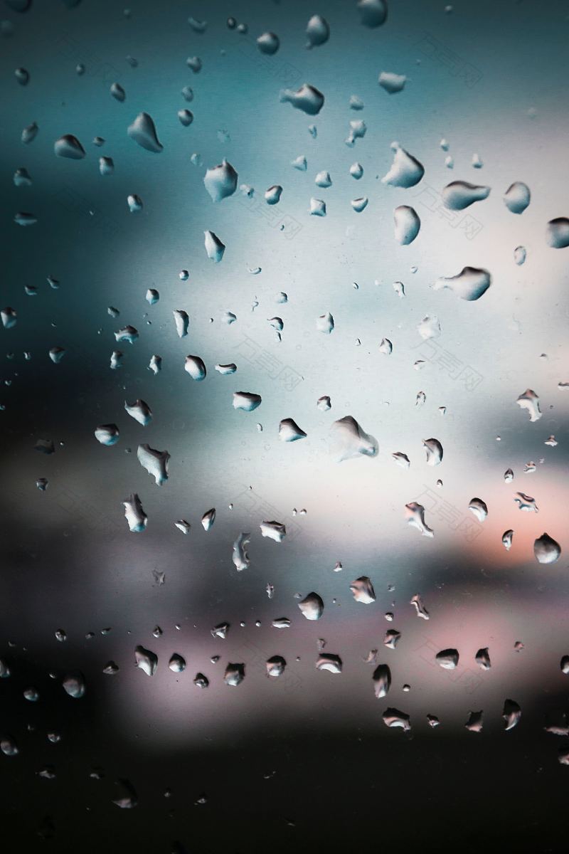 窗户水滴和雨水