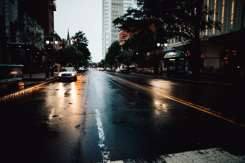 汽车城市雨水和沥青房