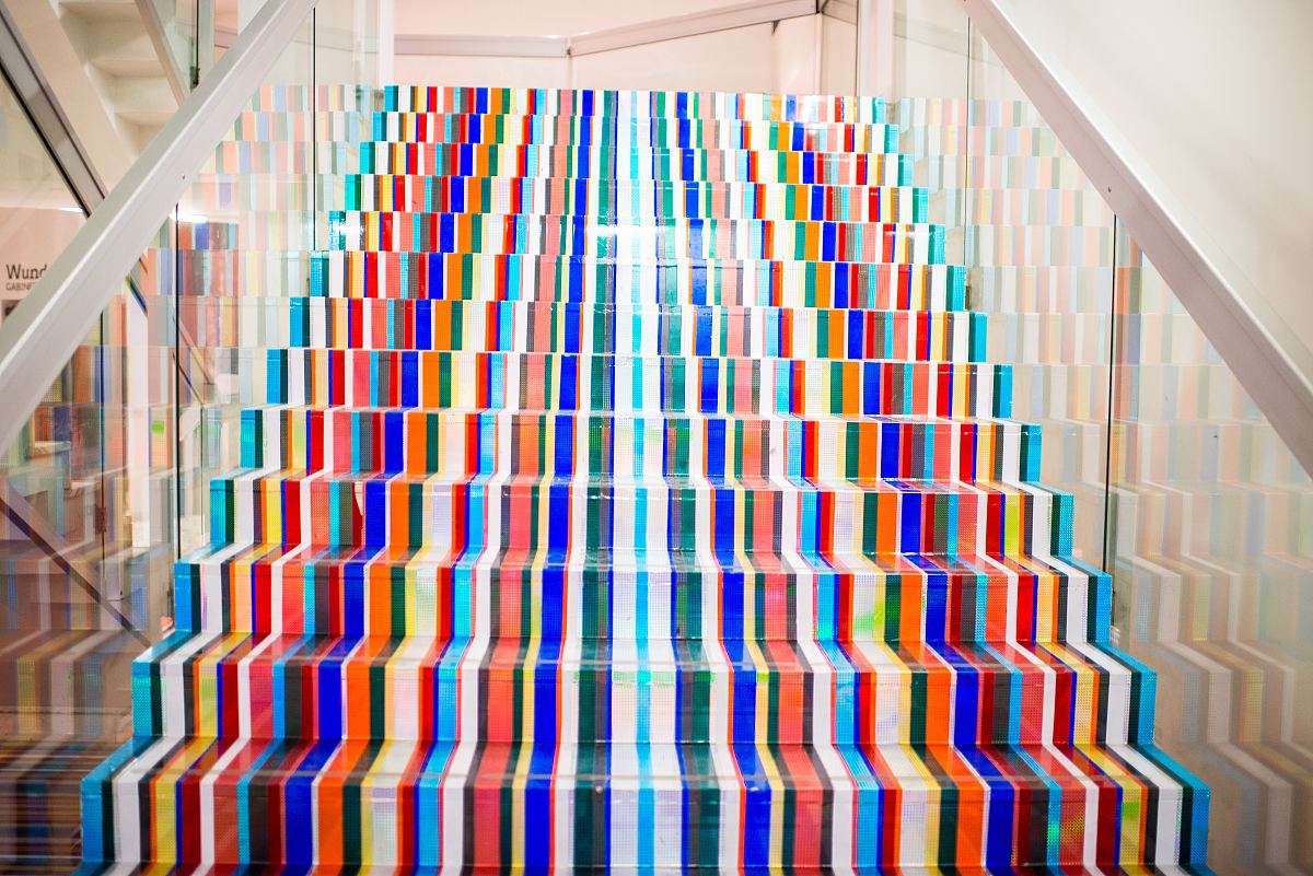 艺术彩虹楼梯和台阶