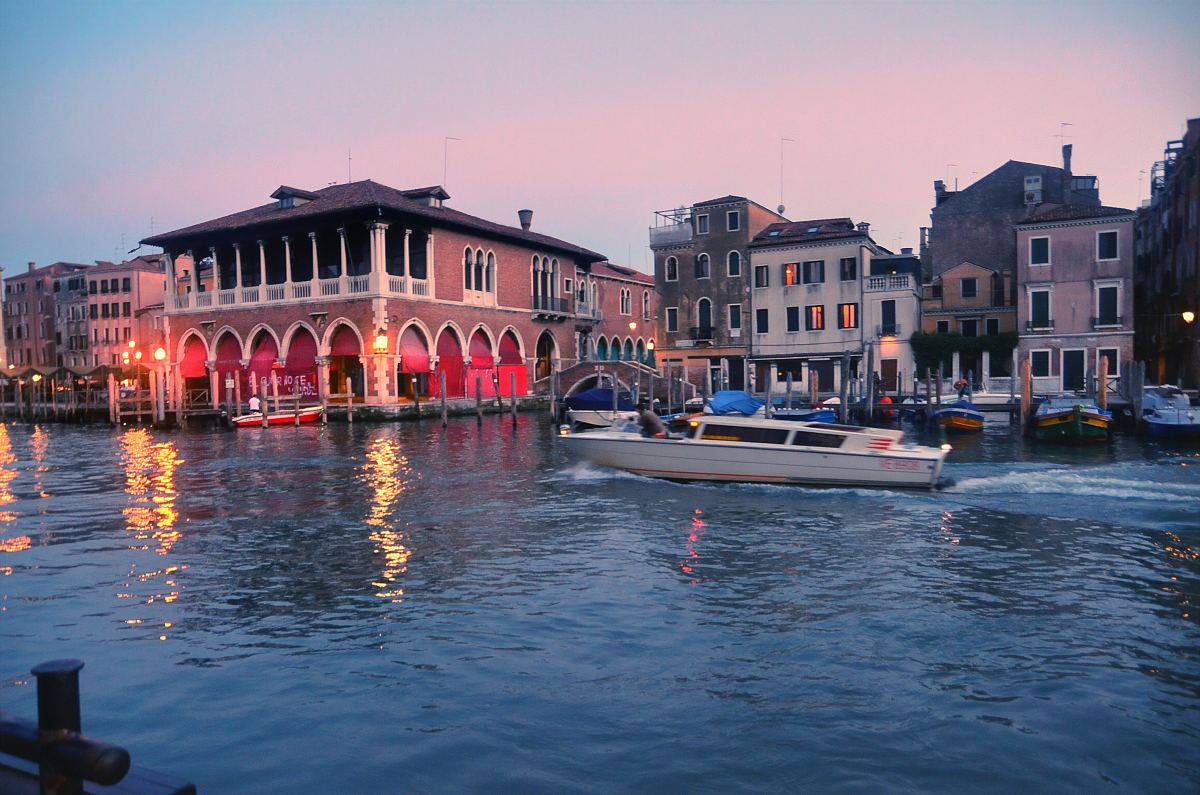 船,威尼斯,河流和风景