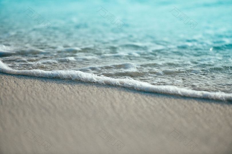 沙滩上的海洋泡沫