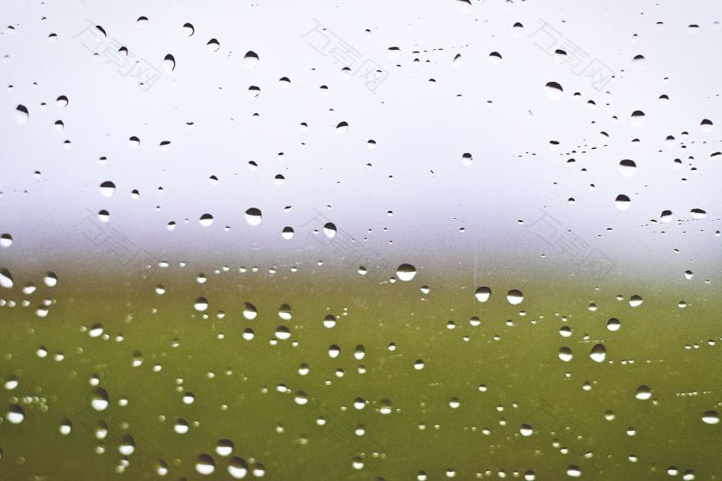 彩色雨水水和湿房
