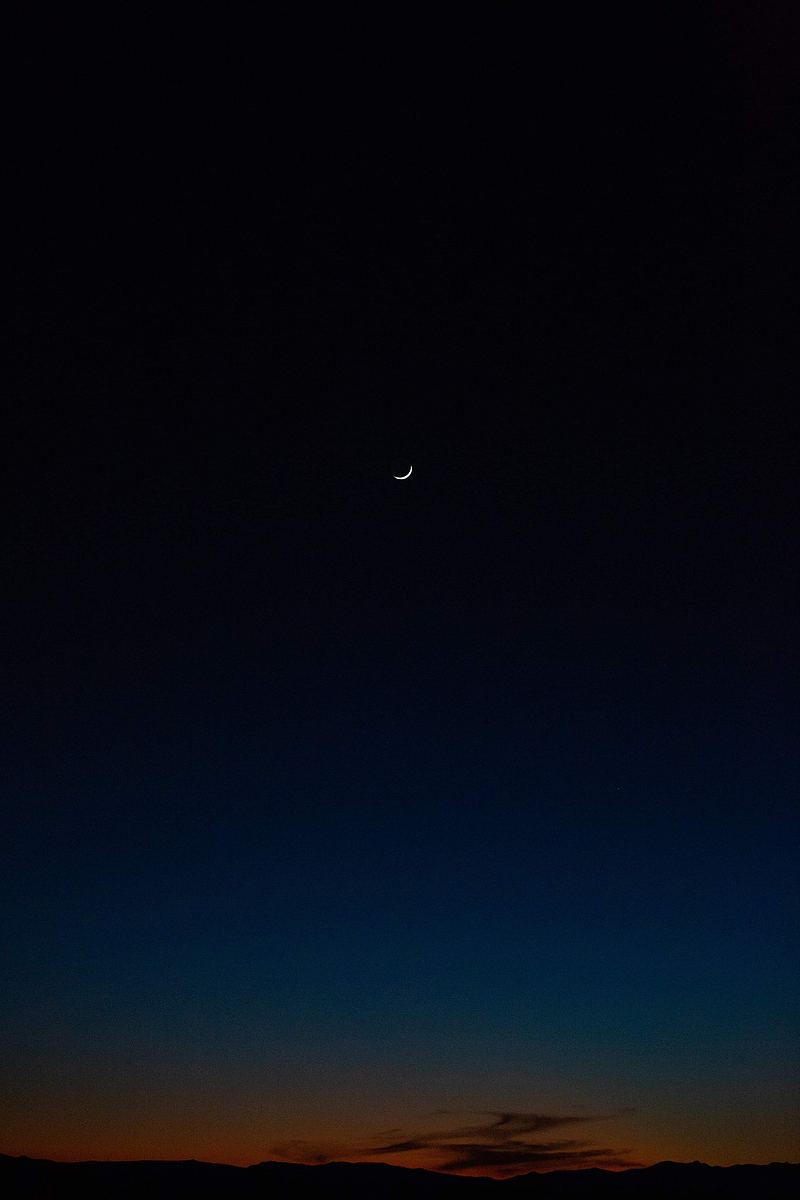 月亮夜空真实照片图片