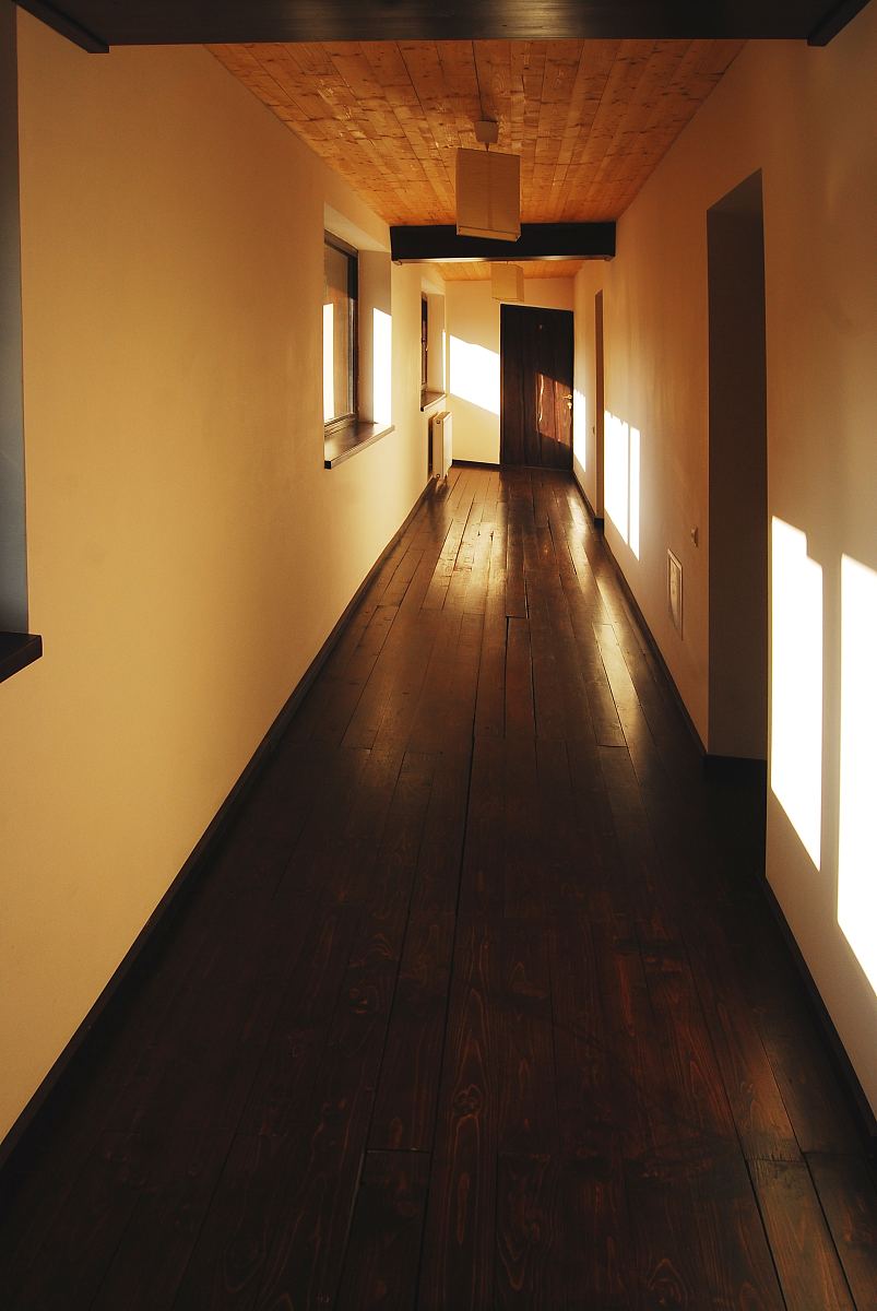 建筑,走廊,木地板和室内高清