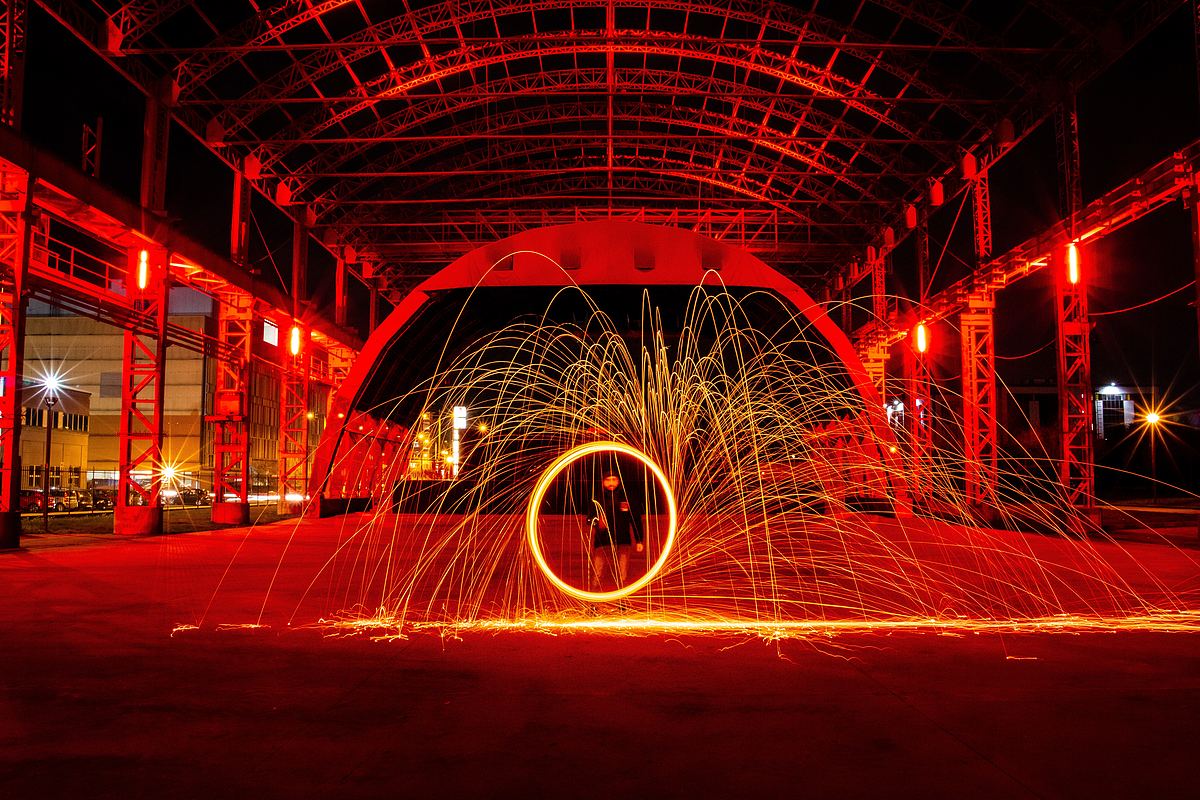 闪光红色工业和钢制高清